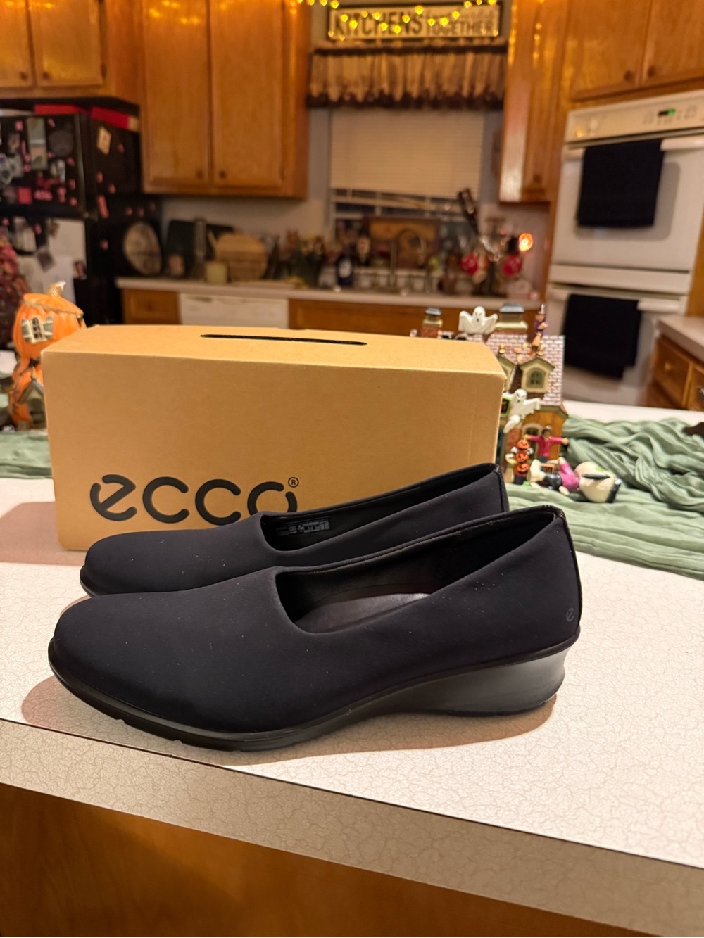 Ecco Black Slip-On Comfort Flats